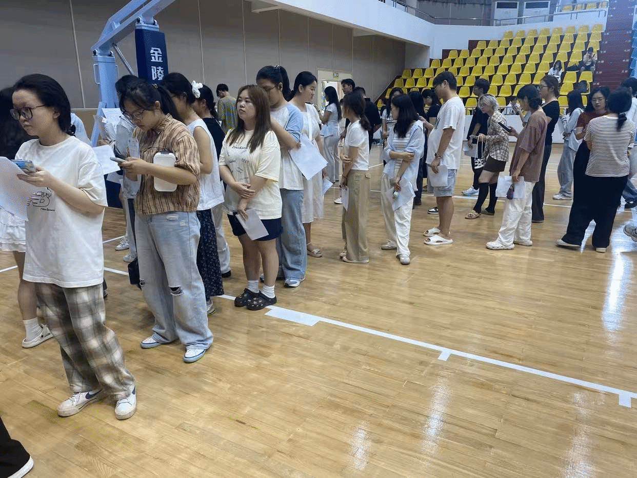 我校开展参保大学生免费体检专项活动